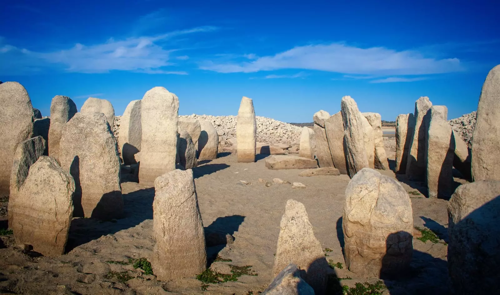 Dolmenul Guadalperal cunoscut sub numele de „Stonehenge spaniol”