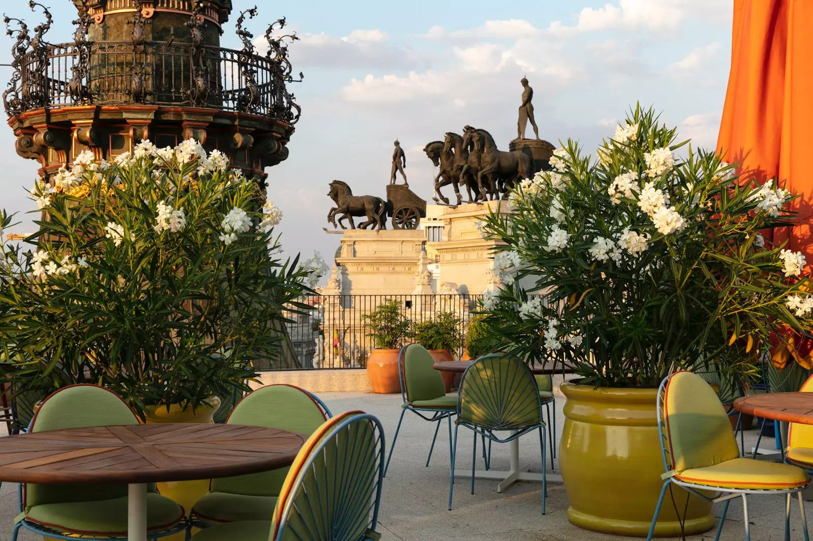 La terrasse du restaurant du chef Dani García sur les hauteurs du nouveau Four Seasons Madrid