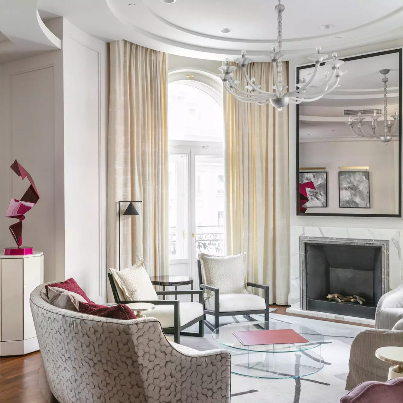 Une des chambres lumineuses du Four Seasons Madrid