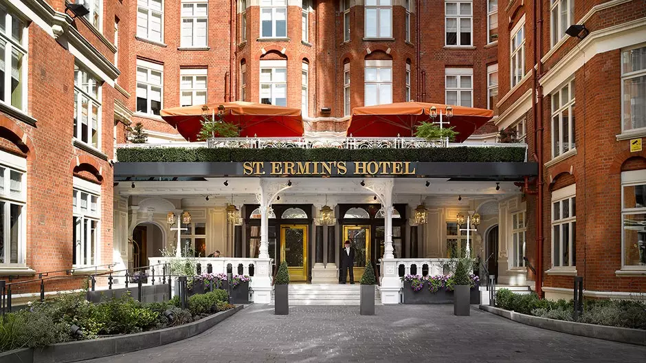 Внешний фасад отеля St. Ermin's