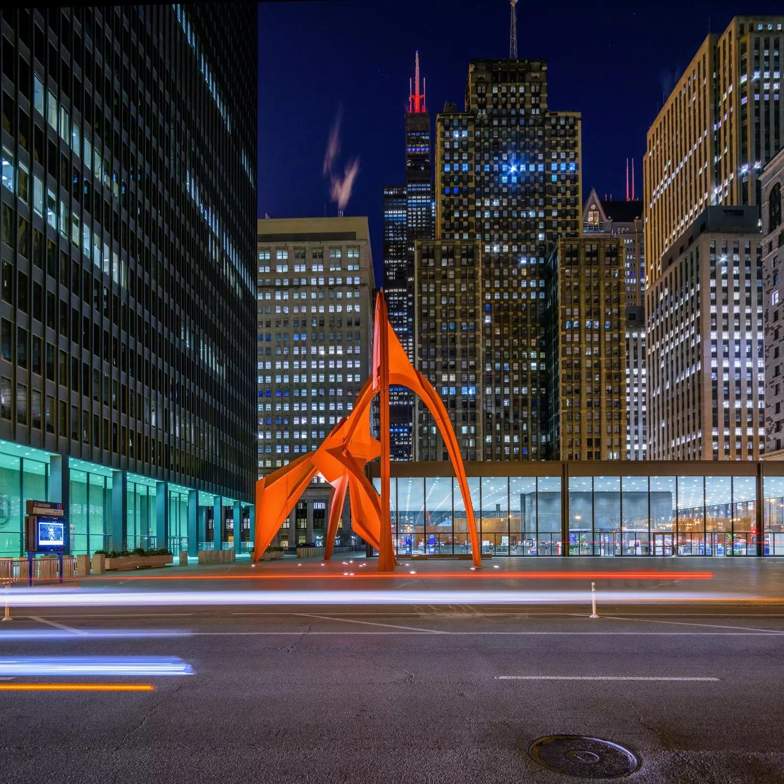 'Calder red' er navnet gitt til den røde fargen oppfunnet av kunstneren for denne skulpturen.