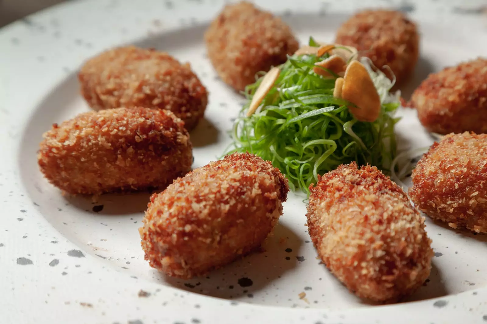 Les croquetes de pernil tan irresistibles que es desfan a la boca