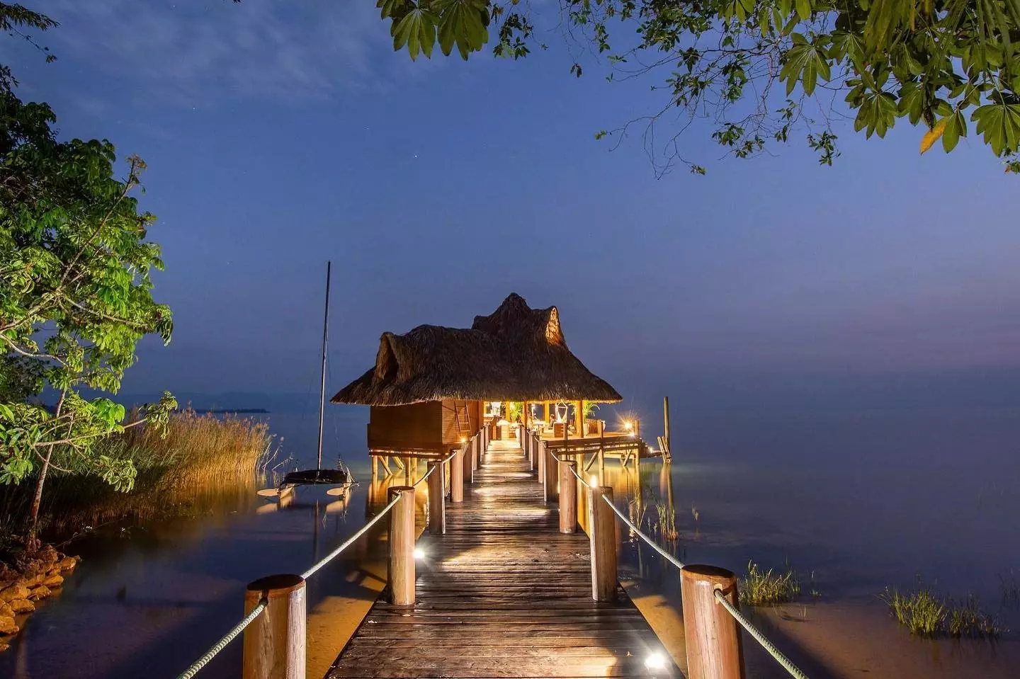 Cassa Zenda pier at sunset.