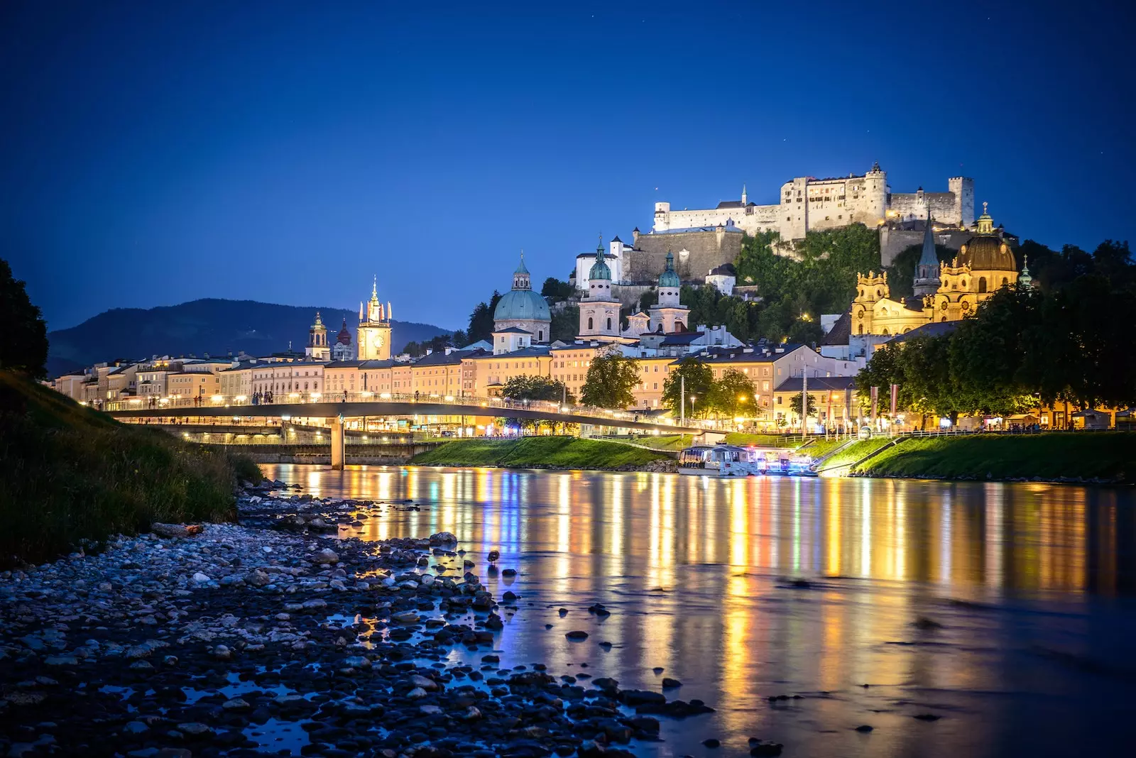 Salzburg san oíche.