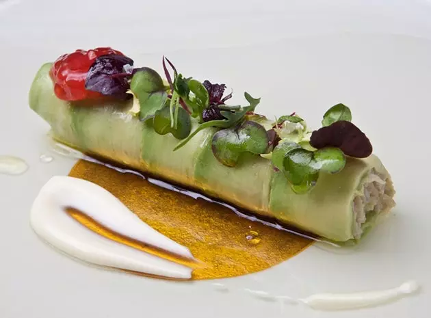 Avocado Cannelloni gefëllt mat Kinnek Krab bei Fermí Puig