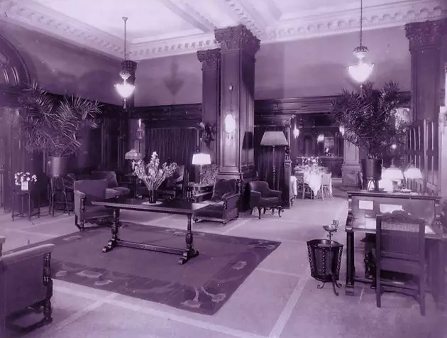 Le hall de l'Algonquin en 1918