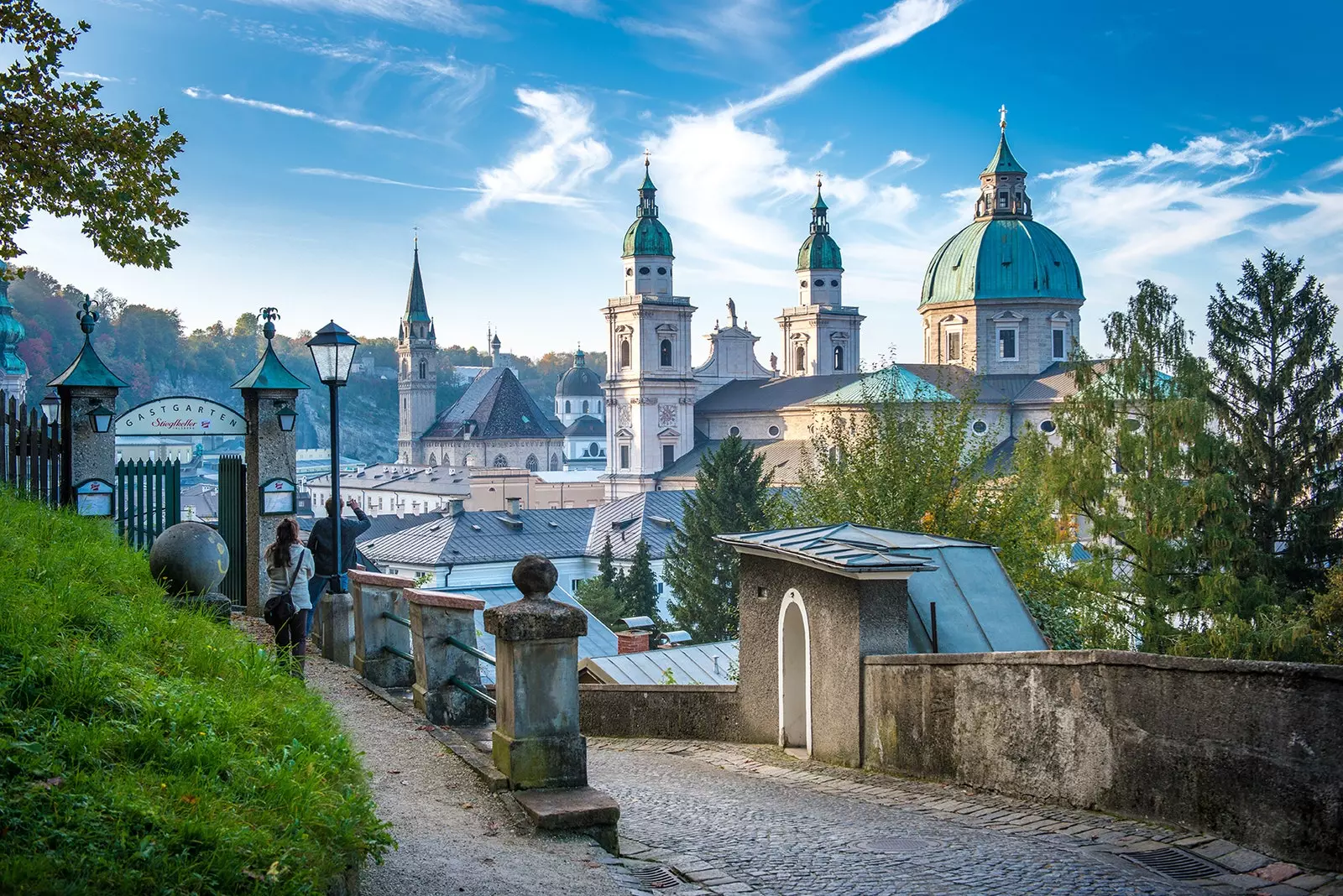 Sarok, ahonnan a salzburgi székesegyház látható.