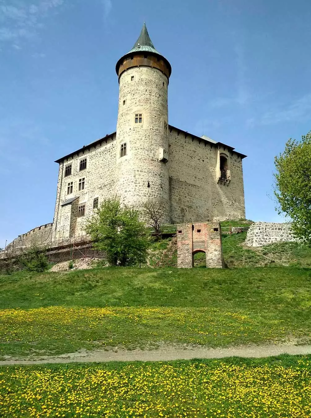 CASTELUL KUNĚTICKÁ HORA