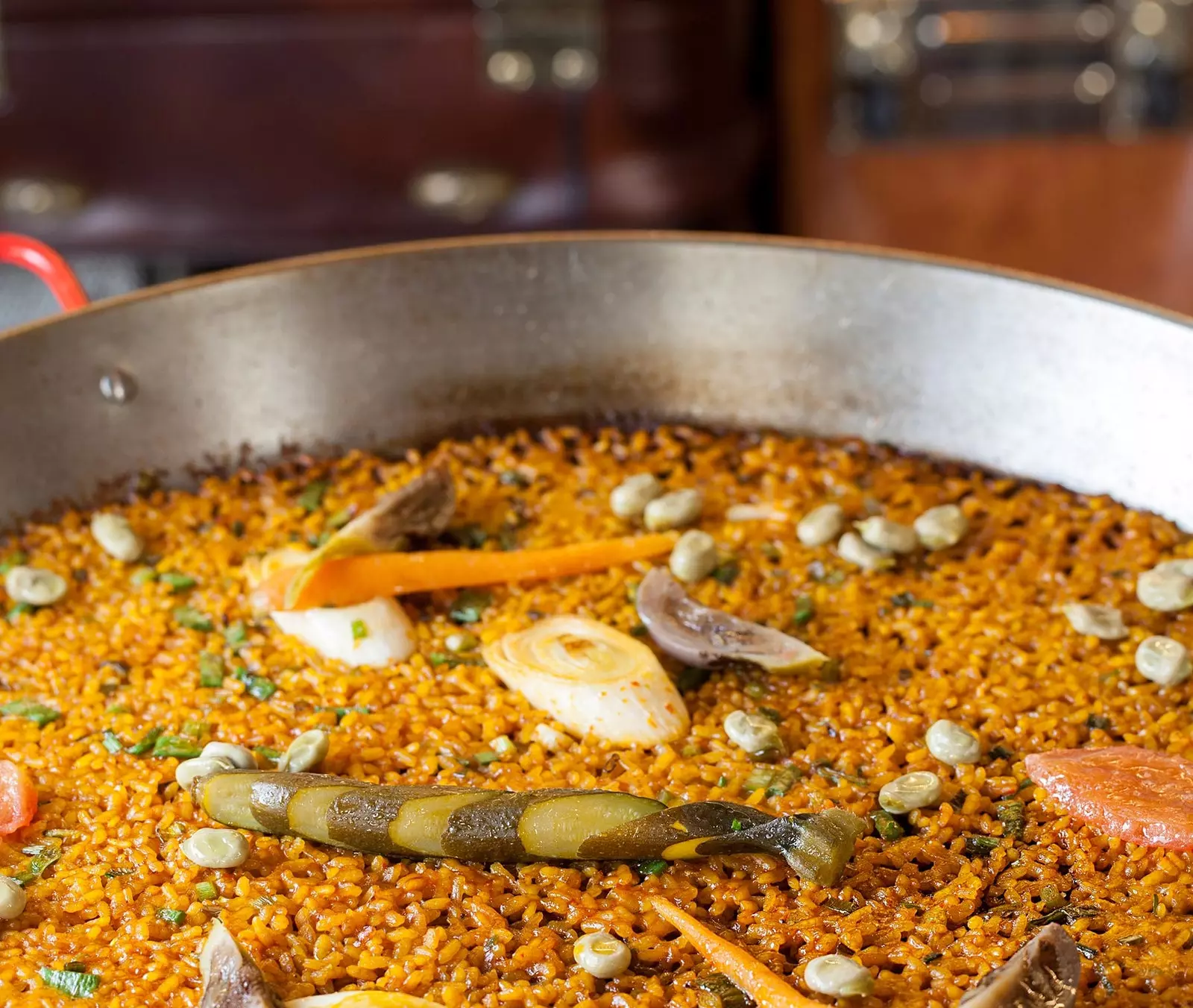 Paella de verdures de temporada