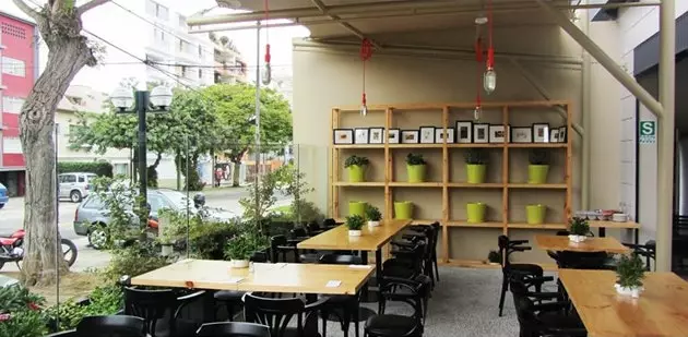 Terrace of La Plazita restaurant in Lima