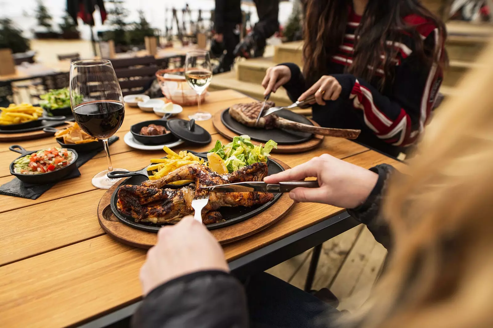 Bistecca alla fiorentina sulla terrazza del Sol i Neu