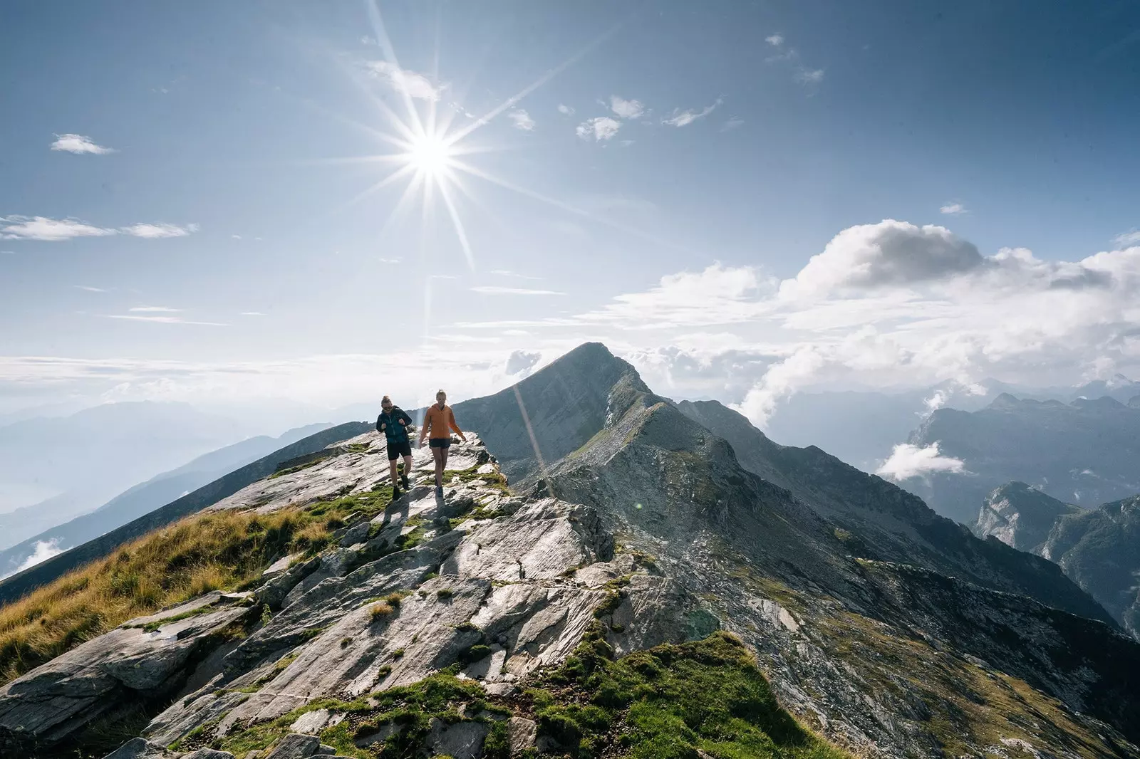 Par på tur i fjellet