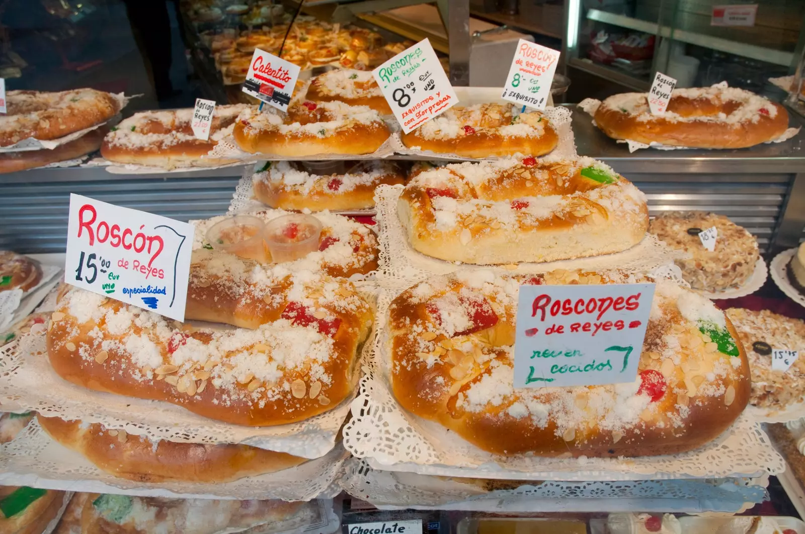 Pizzadakı kimi roskonun sirri xəmirdədir.