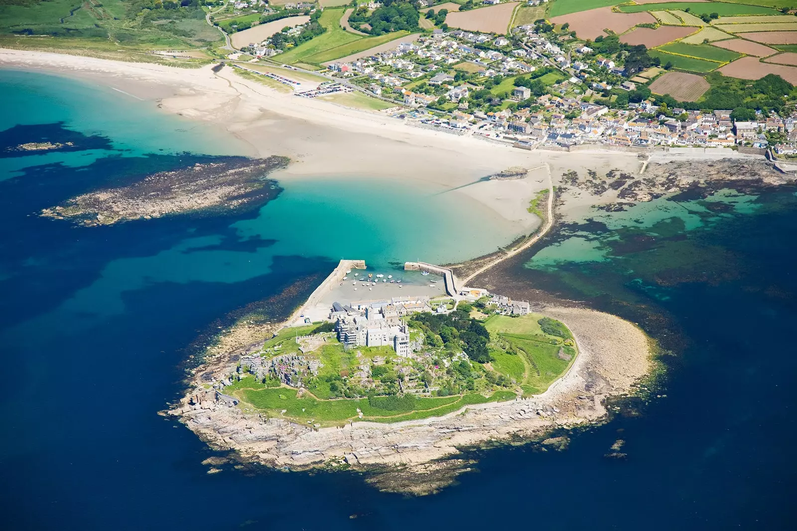 Wil je op een eiland wonen met een kasteel in Cornwall, dan heb je minder dan 24 uur om te komen opdagen voor de baan van je leven