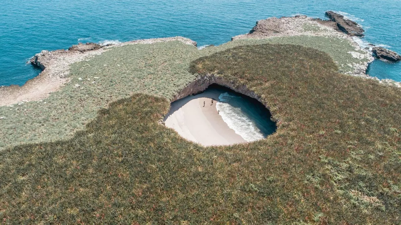 Besøk praktisk talt den mest bortgjemte stranden på planeten