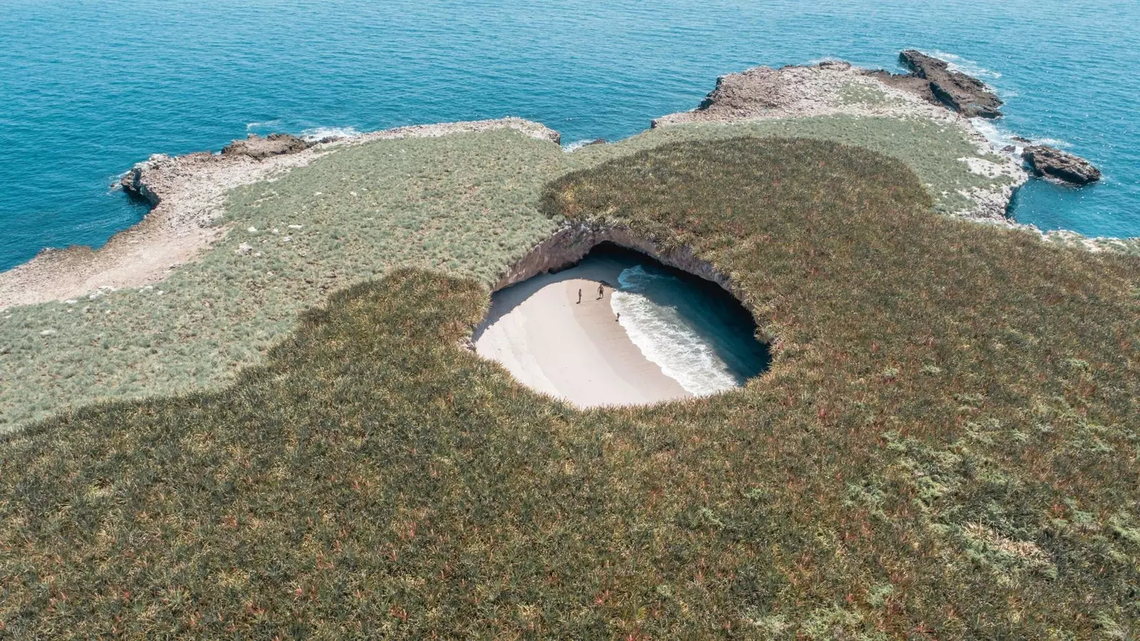 Bây giờ bạn có thể hầu như ghé thăm Playa del Amor ở Islas Marietas