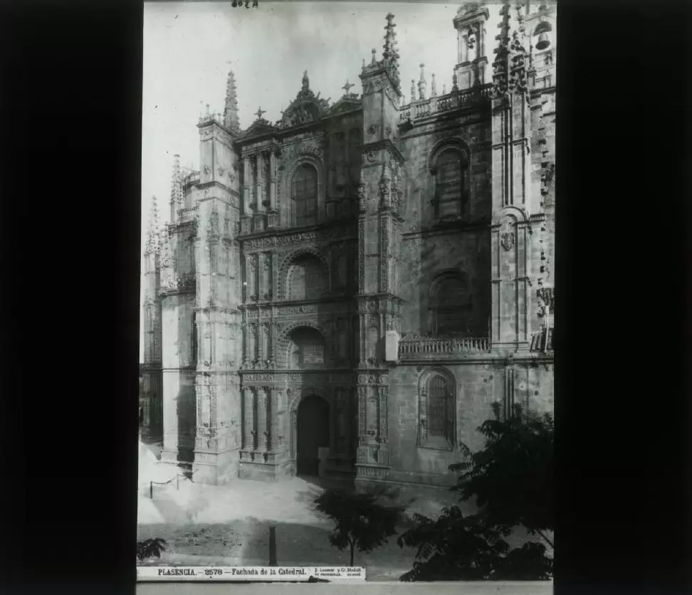 Façade de la cathédrale de Plasencia