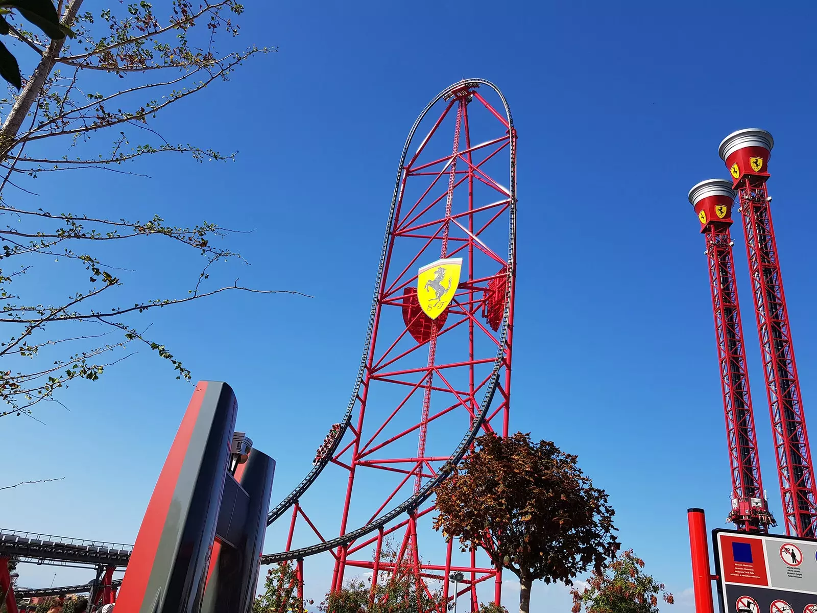 Pasukan Merah di Ferrari Land