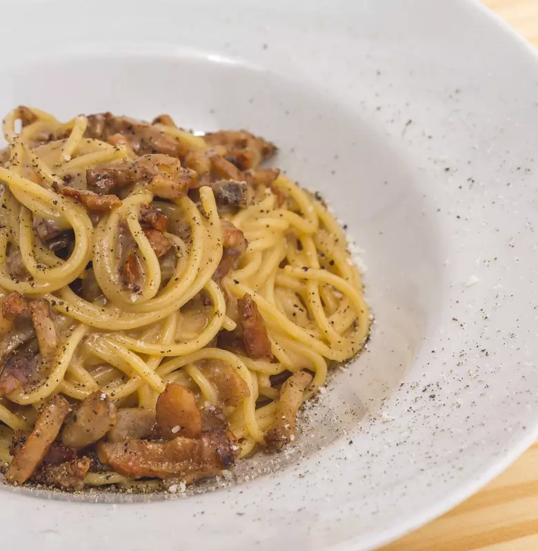 Gli spaghetti alla carbonara in ¡Tu Pasta