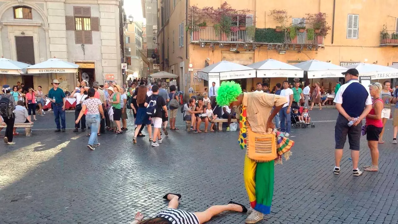 La nova tendència en fotos de viatges és tot allò oposat als selfies