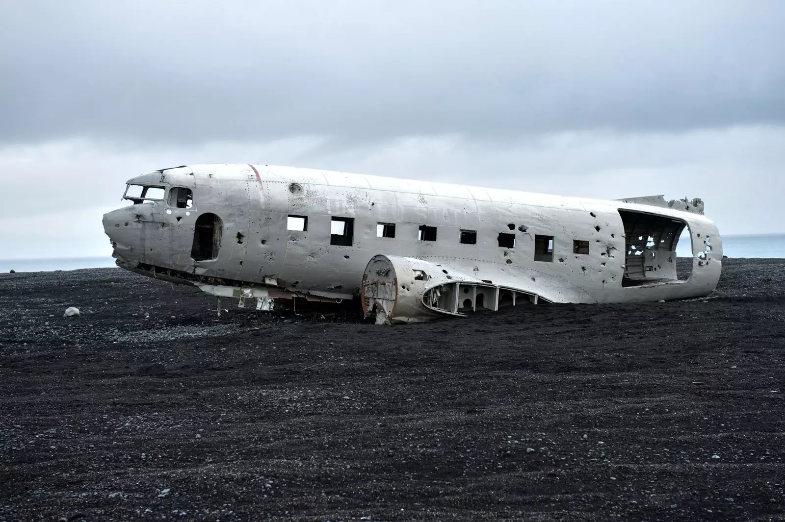 ソルヘイマサンドゥルの飛行機の残骸