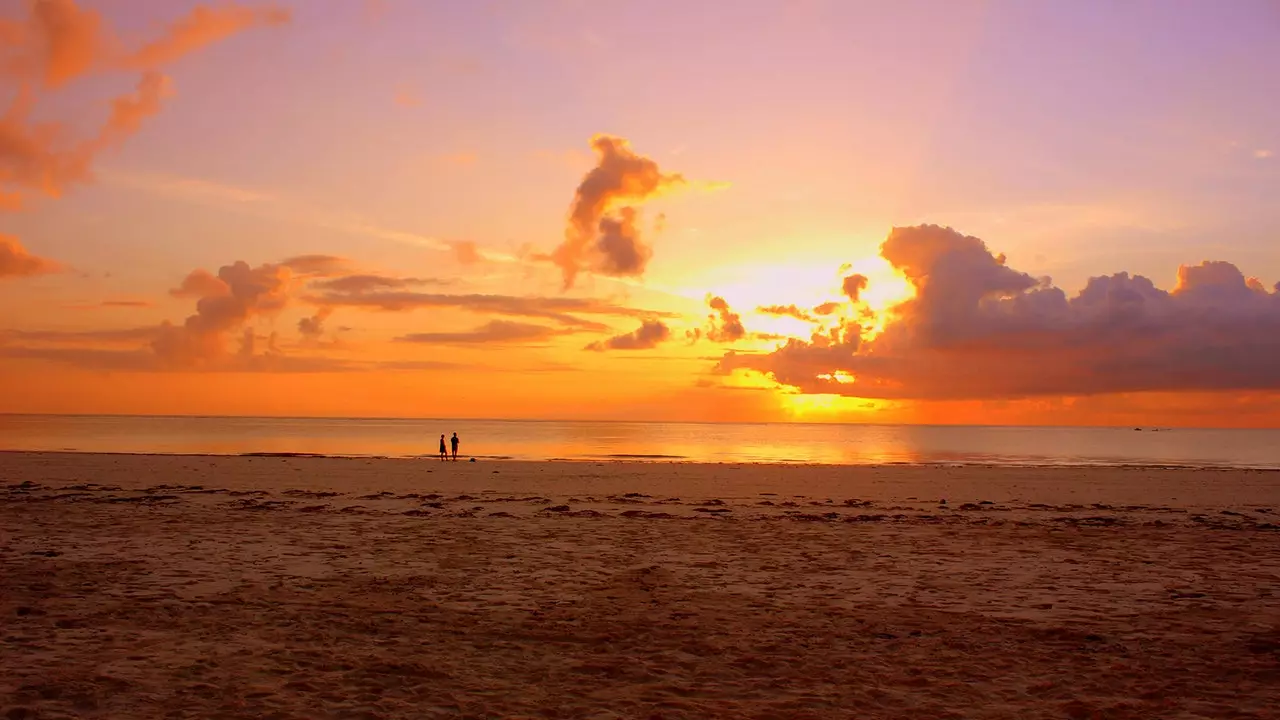 Diani: popolna noč na plaži