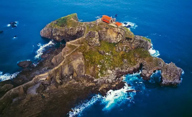 Bendras salos vaizdas su San Juan de Gaztelugatxe