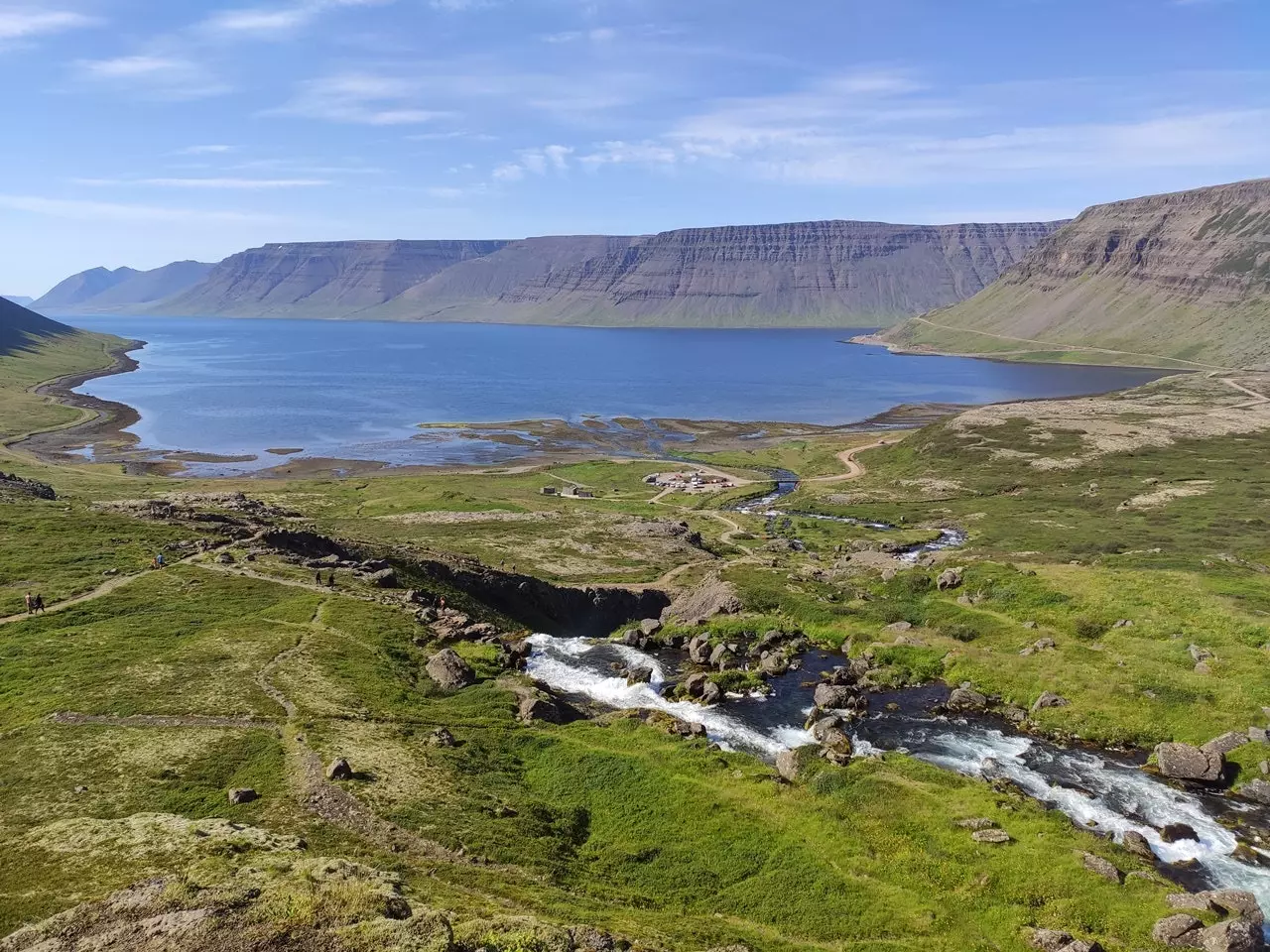 Quang cảnh vịnh hẹp từ Dinyandi Iceland