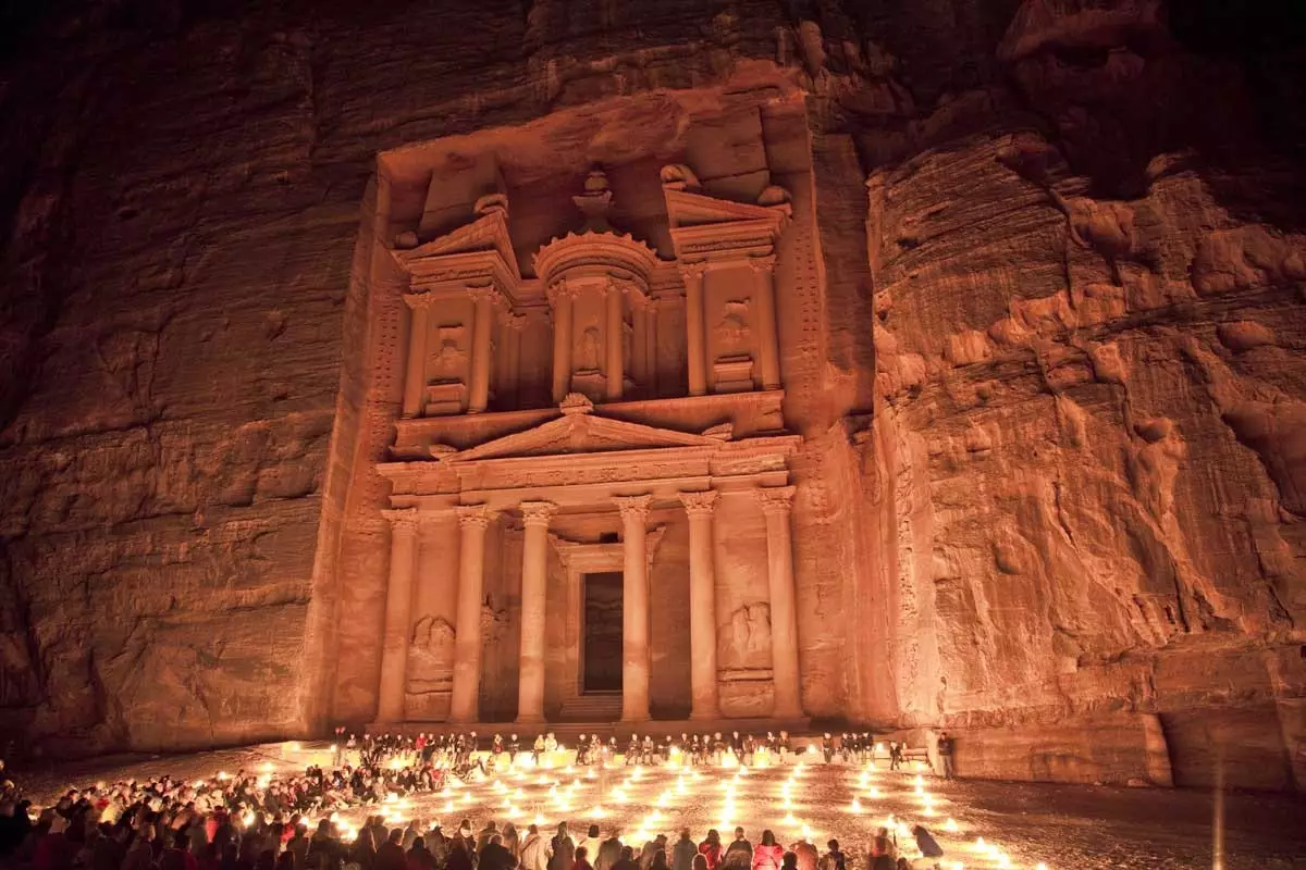 Huma jiskopru monument moħbi kbir f'Petra