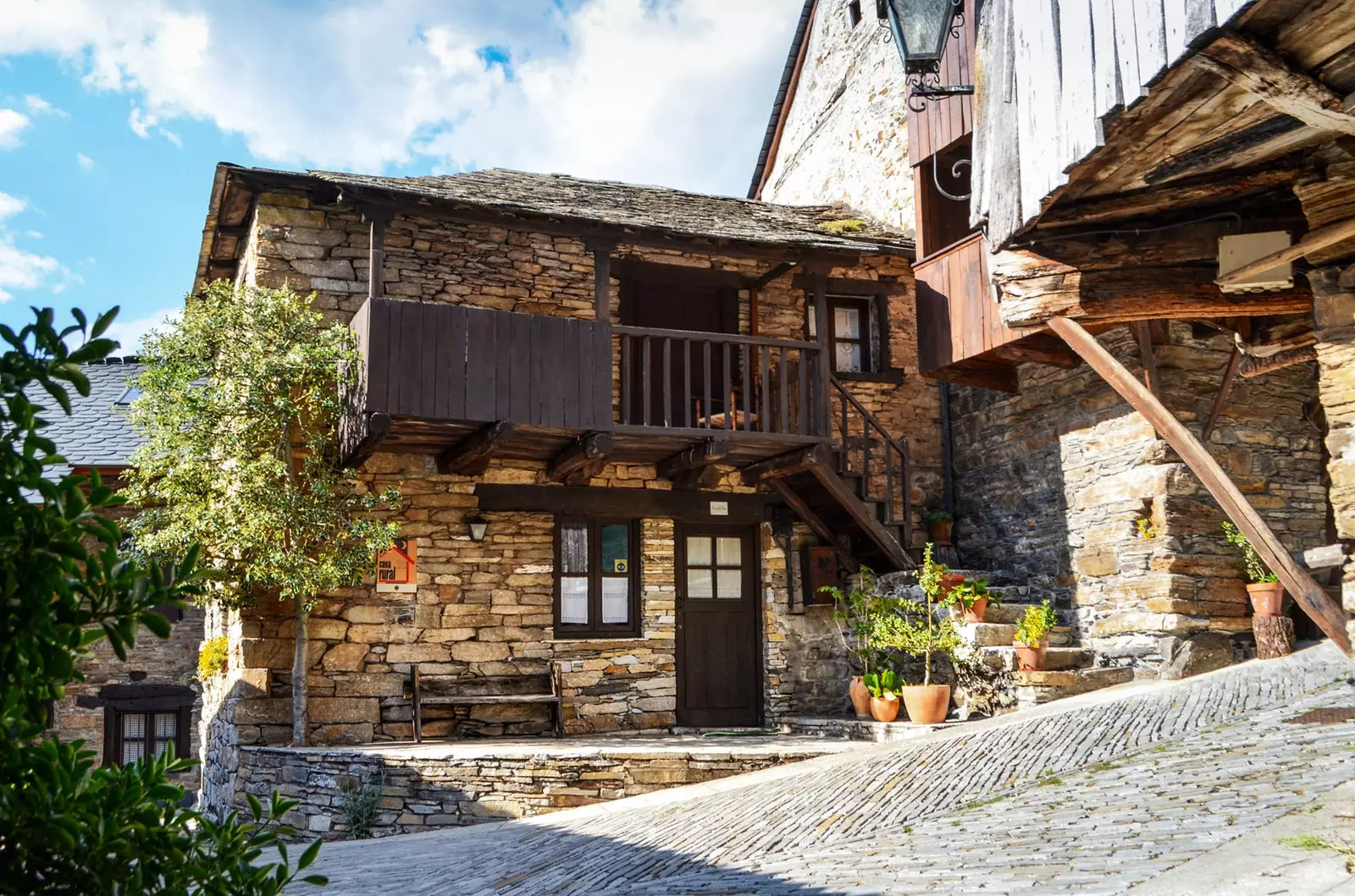 Elba House i Peñalba de Santiago El Bierzo.