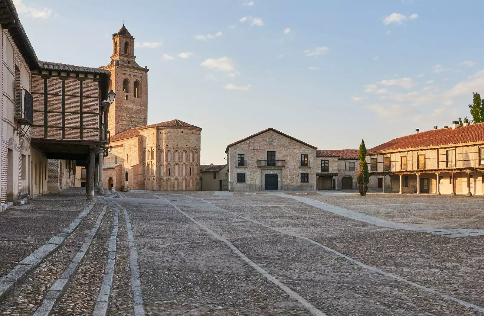 Plaza de la Villa und Kirche Santa María