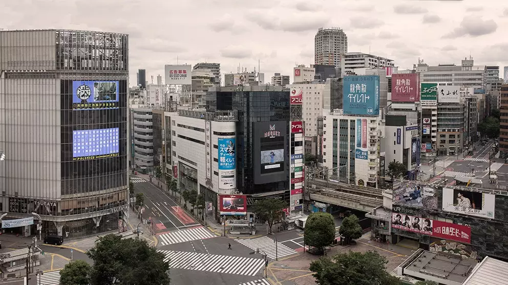 人がいない東京：世界で最も有名な横断歩道が空になる