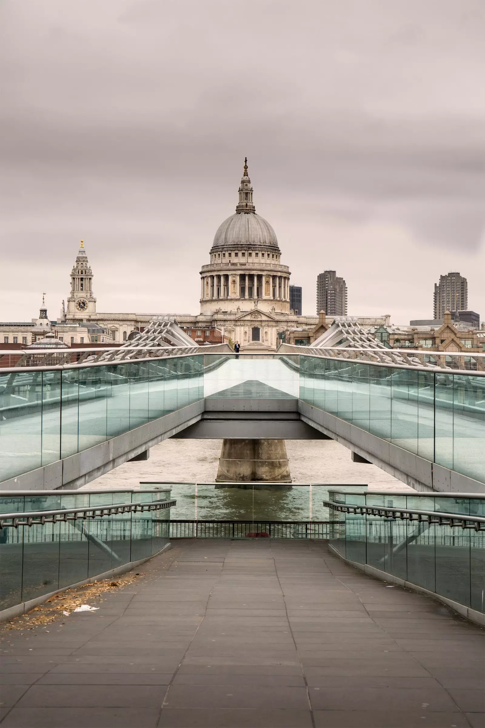 Londra mingħajr nies il-belt tbattal f'din is-sensiela ta' ritratti