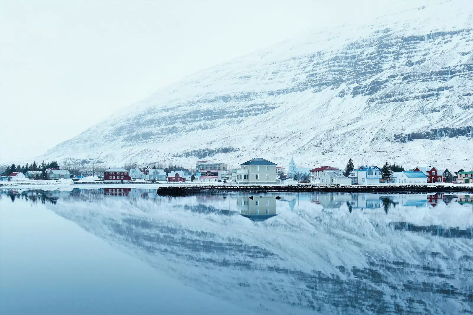 Seydisfjördur thị trấn quyến rũ nhất ở Iceland