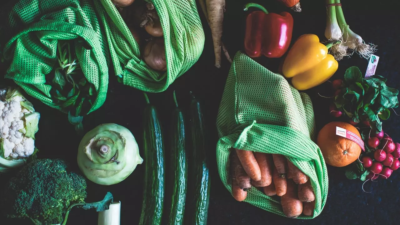 Ko darīt, ja plastmasas maisiņus aizstātu ar banānu vai maksāna lapām?