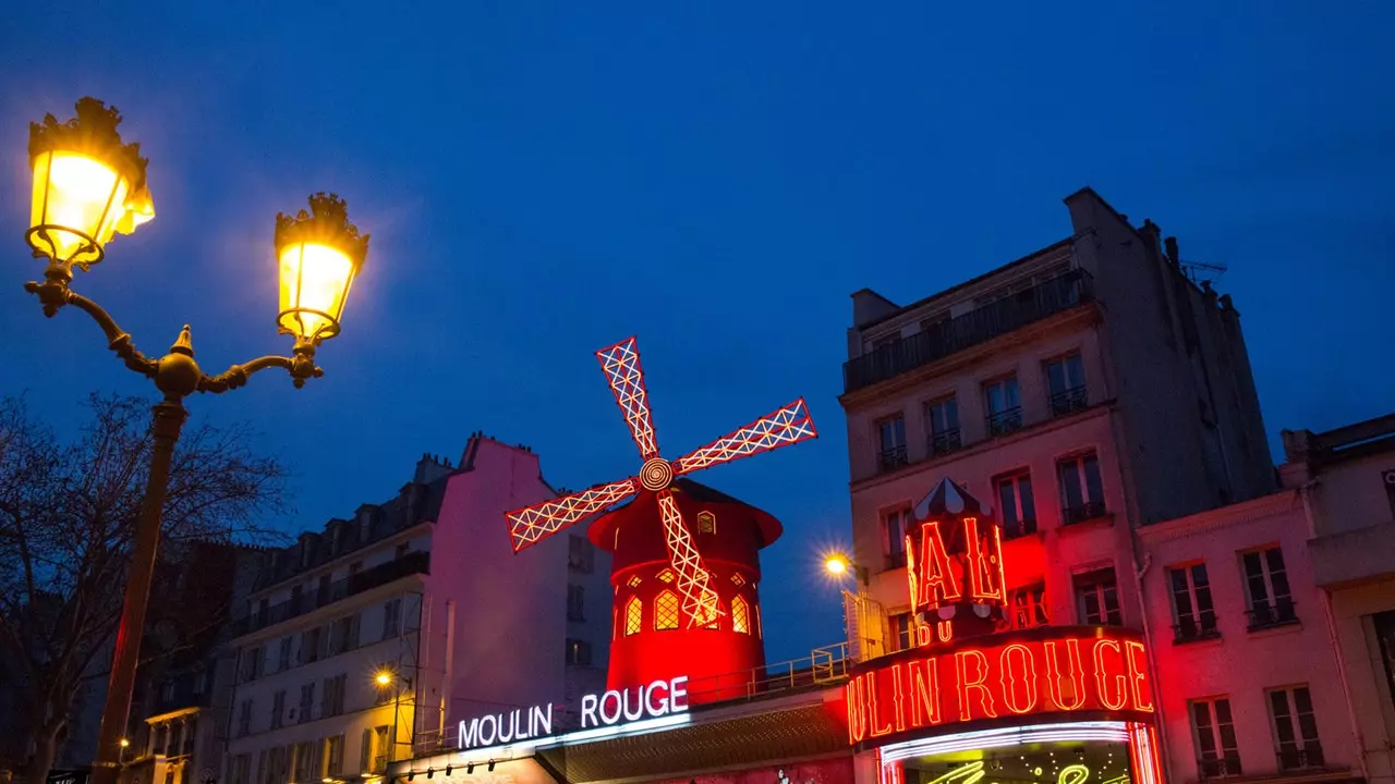 Moulin Rouge celebra el seu aniversari 130 amb un espectacle a Montmartre