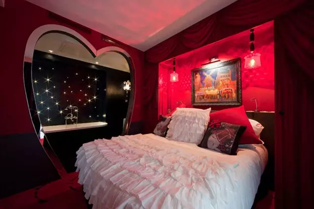 Five rooms to love in Paris Suite Cabaret of the Hôtel Le Pradey