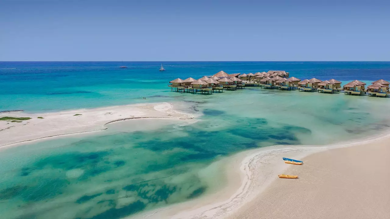 Stilt houses b'art tal-ħġieġ: l-ossessjoni l-ġdida tal-ivvjaġġar tiegħek