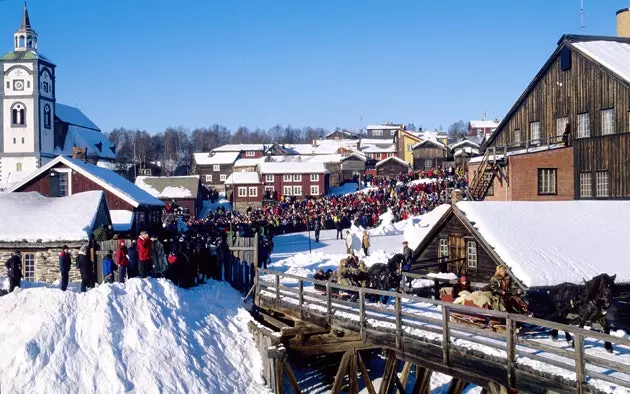 Røros a potosí faoin sneachta san Iorua