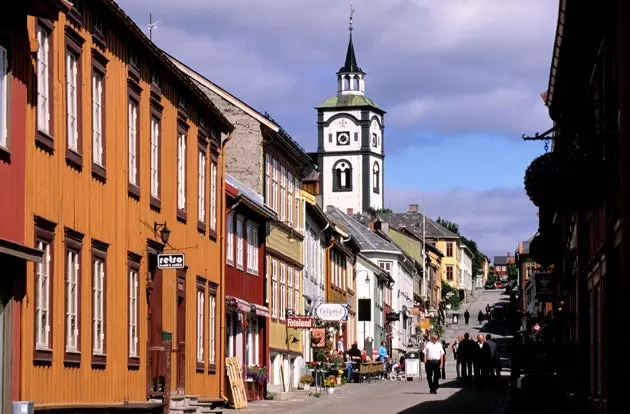 Røros a potosí ënner dem Schnéi an Norwegen