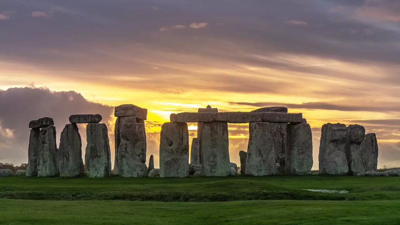 Stonehenge itatangaza msimu wa kiangazi moja kwa moja