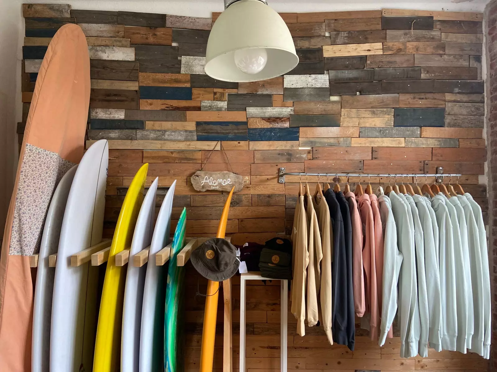 Alamar Surf House Salinas에서 쇼핑하기