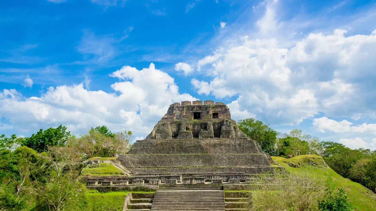 De upptäcker en Maya kunglig grav i Belize med information om denna civilisation