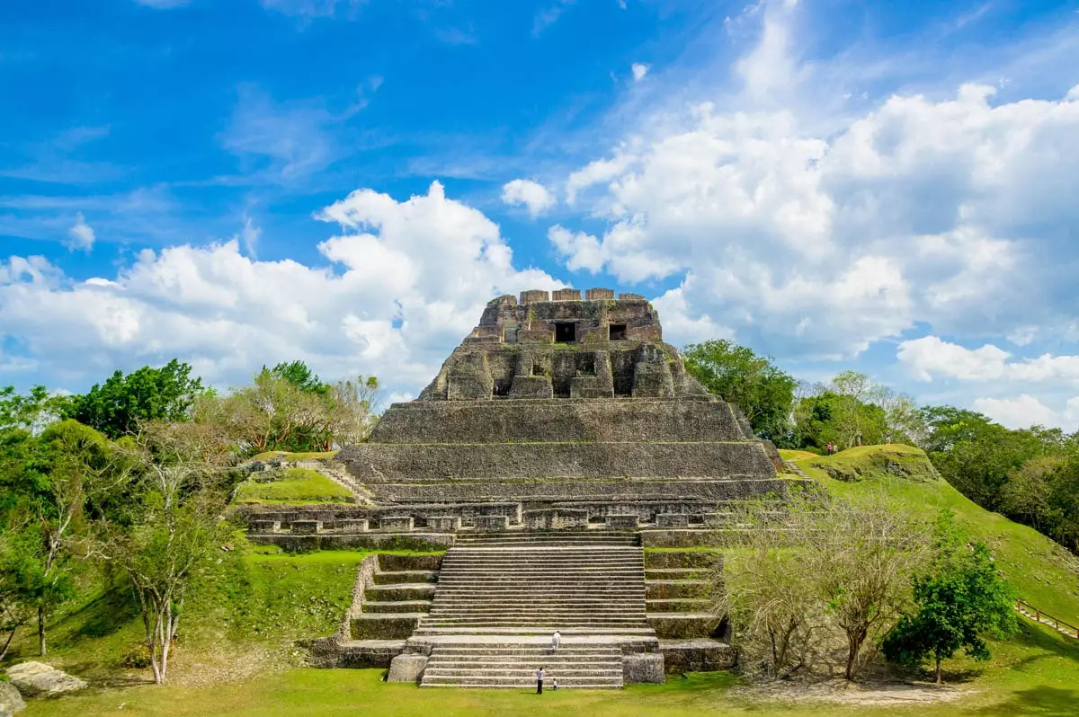 De upptäcker en Maya kunglig grav i Belize med information om denna civilisation