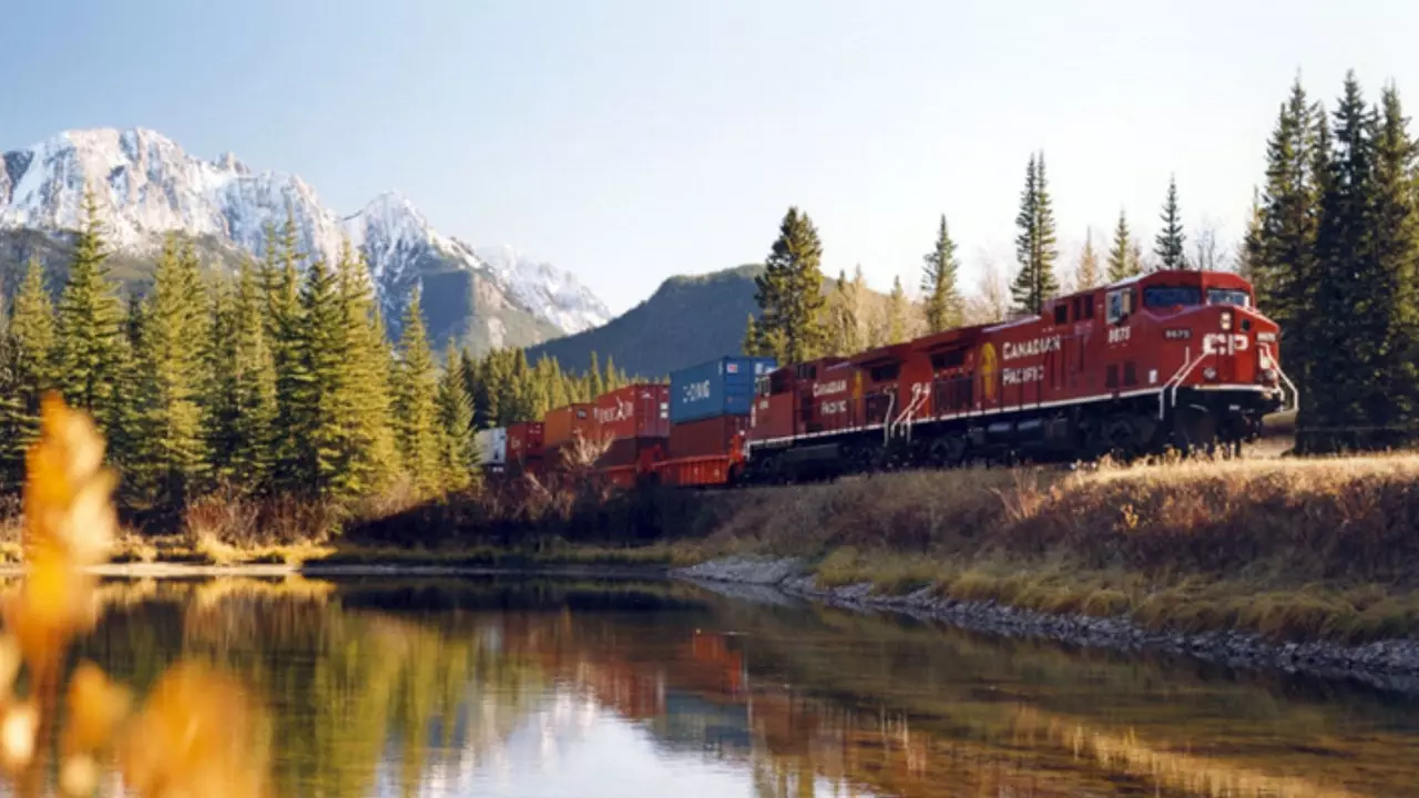 Neix la primera xarxa ferroviària que uneix el Canadà, els Estats Units i Mèxic