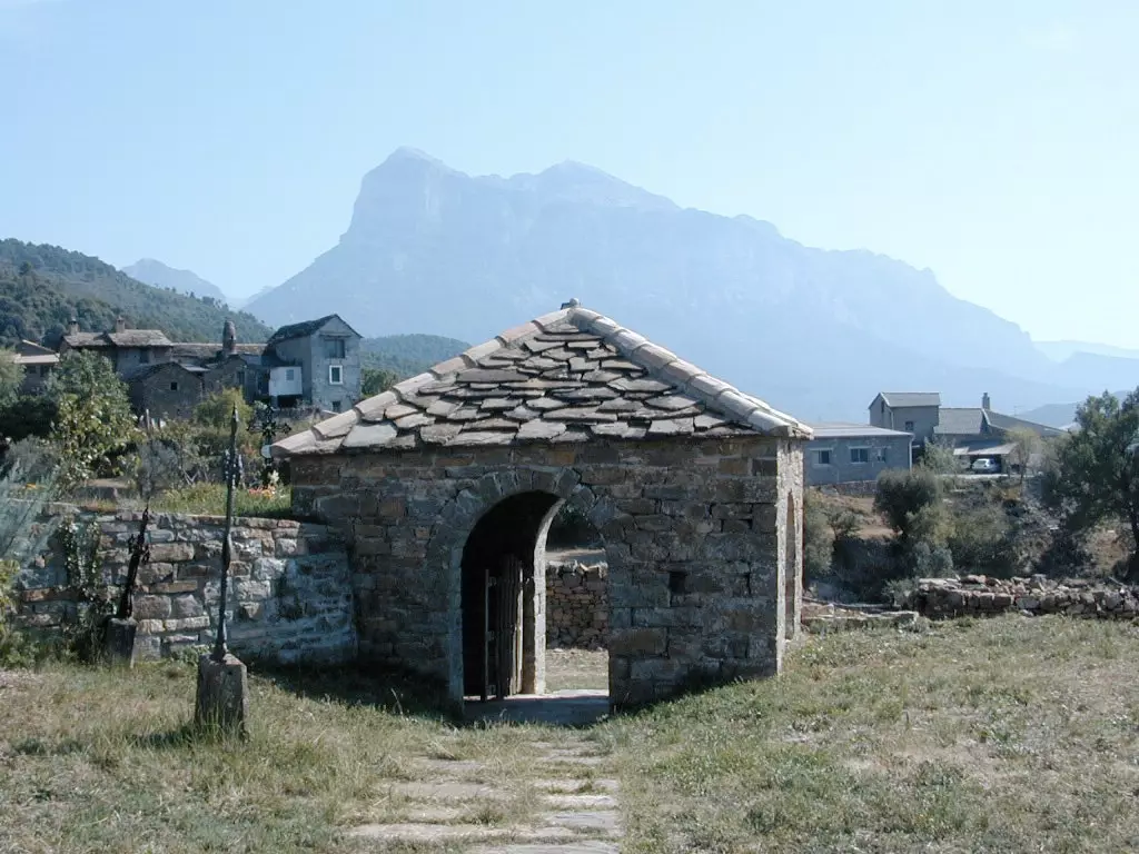 Esconjuradero vu San Vicente de Labuerda.