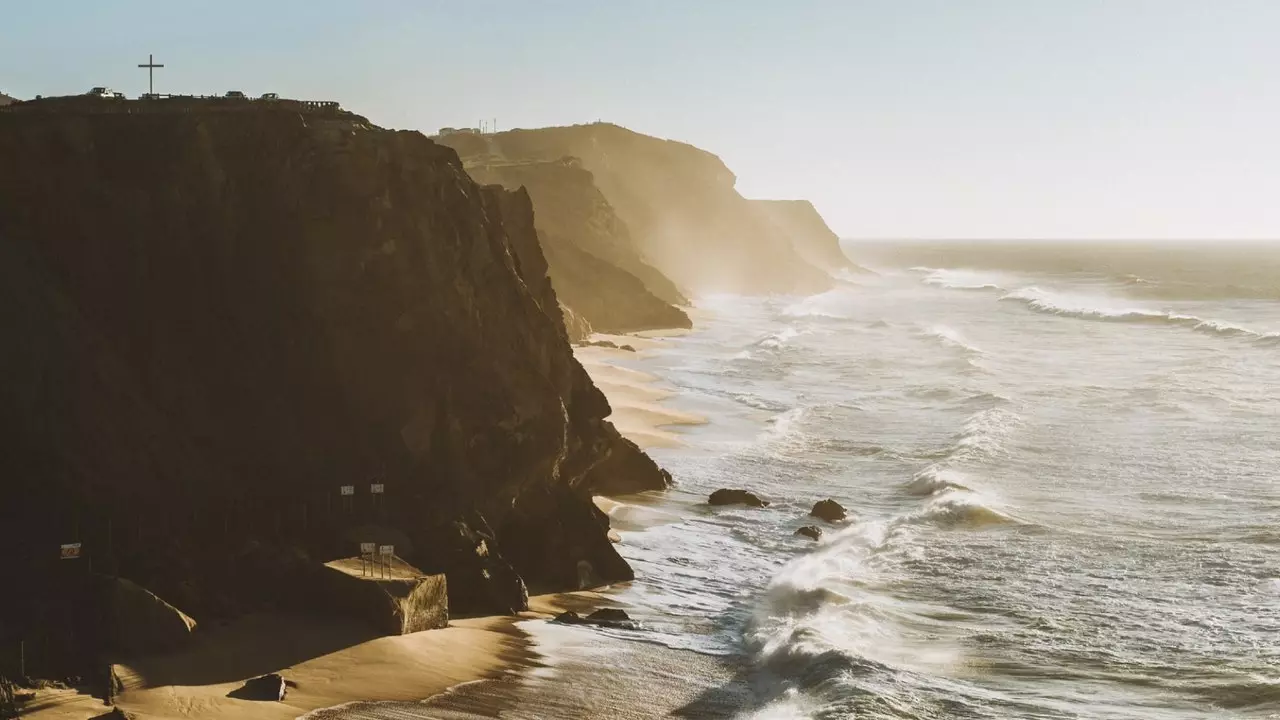 Valeriya Gogunskaya와 함께 Praia de Santa Cruz 가이드