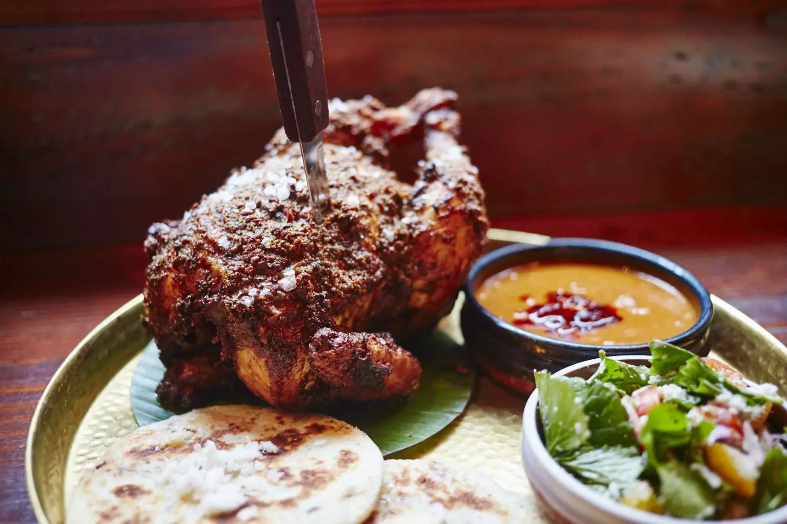 Frango do Ceilão Gotukola Sambol Pol Roti.