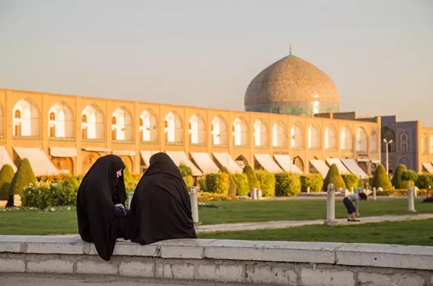 Iranilainen nainen epäpuhdas esine