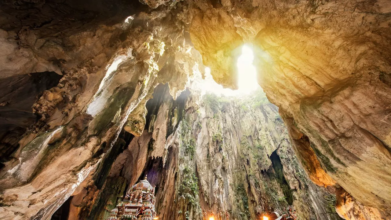 Visite des grottes de Batu